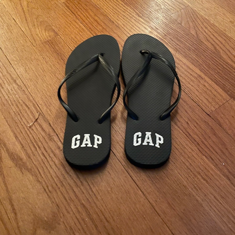 Gap flip flops